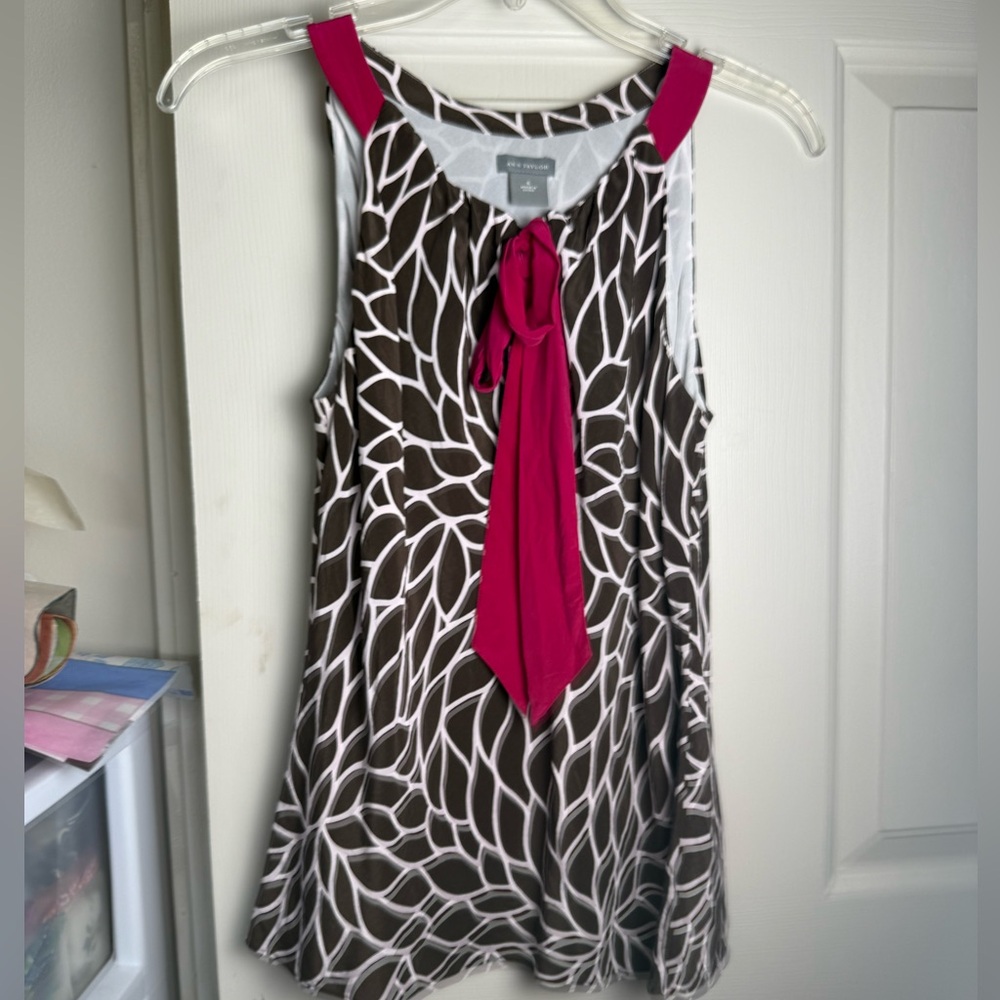 Ann Taylor magenta and brown geometric petal print tie-neck blouse size 4